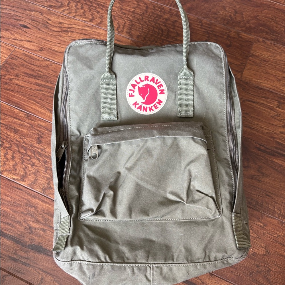 Fjallraven Kånken Khaki Backpack